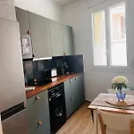 Cassis, En Face De La Plage. Apartment Cassis