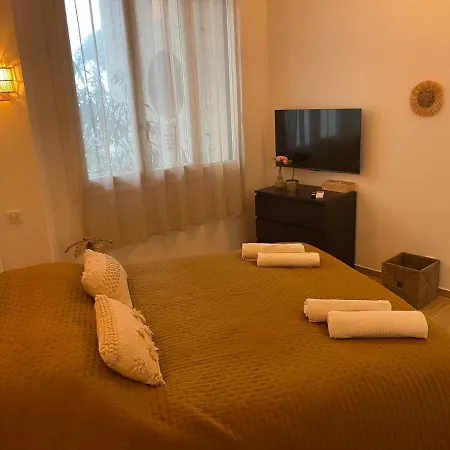 Cassis, En Face De La Plage. *