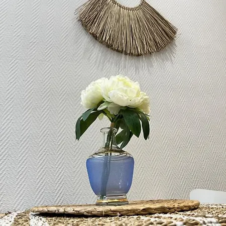 Cassis, En Face De La Plage.