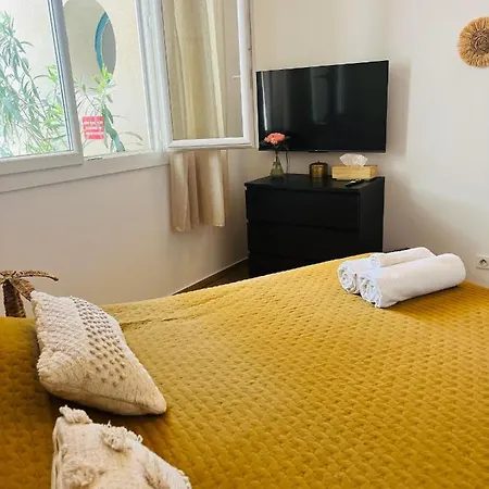 Cassis, En Face De La Plage. Apartman